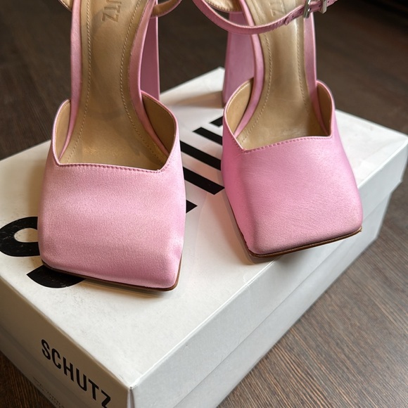 Rylie Satin Pump - Picture 5 of 8